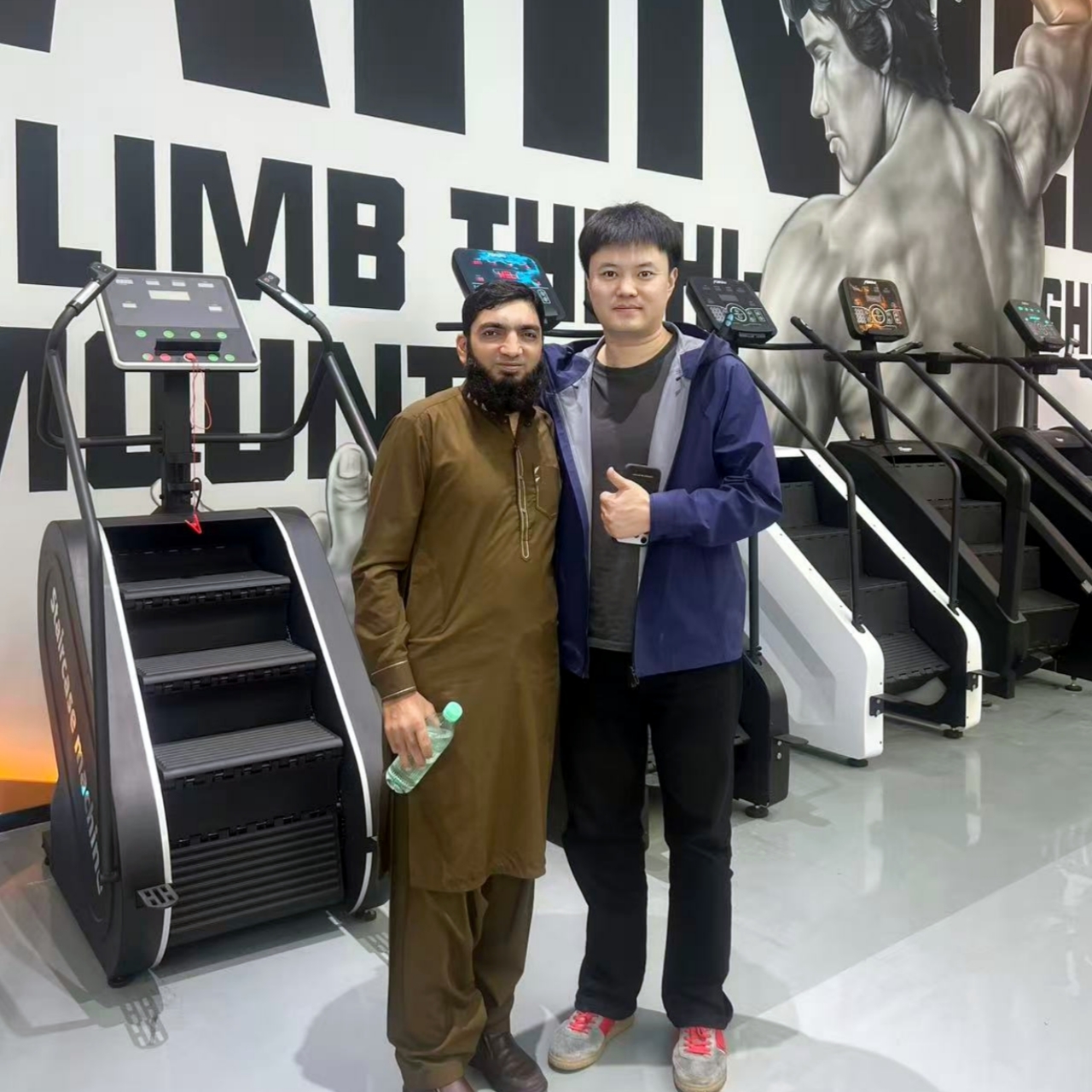 A yingruis Fitness Equipment Technology Co., Ltd. sikeresen teljesítette a 30 íves futópad megrendelését pakisztáni ügyfelek számára